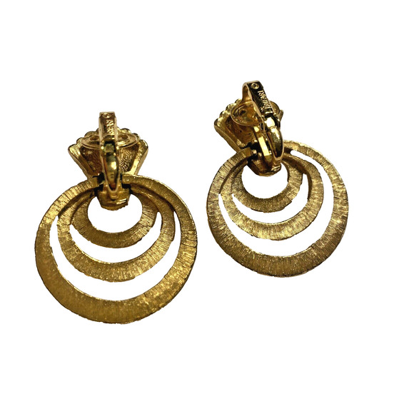 Vintage Crown Trifari Clip On Earrings Goldtone Doorknockers Chic Mid Century - Picture 4 of 7